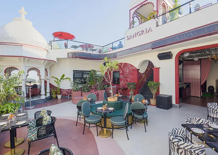 Swaroop Vilas - Lake Facing BoutiqueVilla